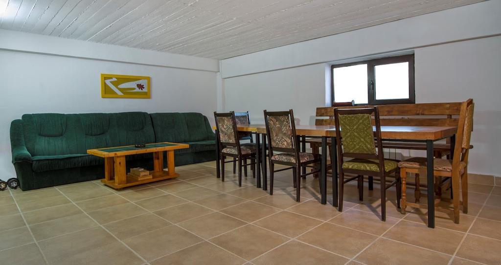 Casa Georgescu Hotel Risnov Bagian luar foto