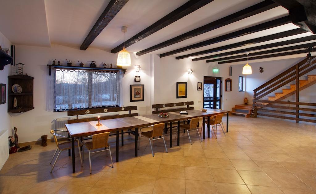 Casa Georgescu Hotel Risnov Bagian luar foto