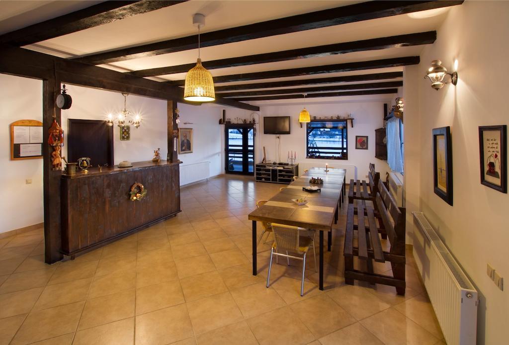 Casa Georgescu Hotel Risnov Bagian luar foto