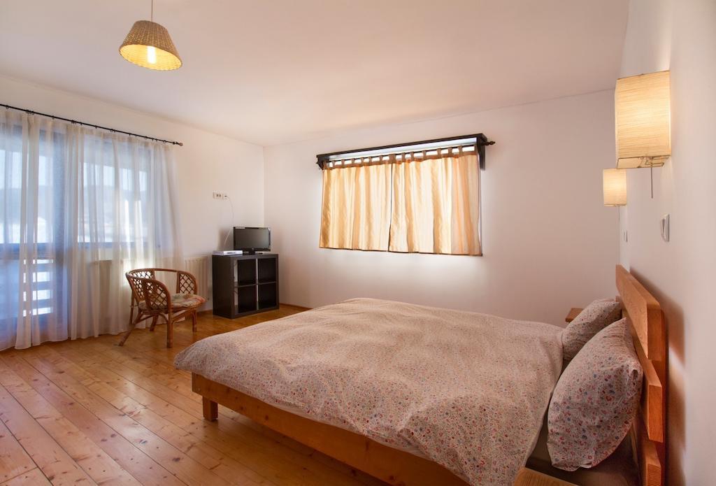 Casa Georgescu Hotel Risnov Ruang foto