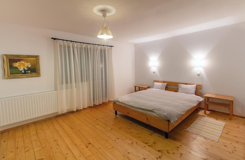 Casa Georgescu Hotel Risnov Ruang foto