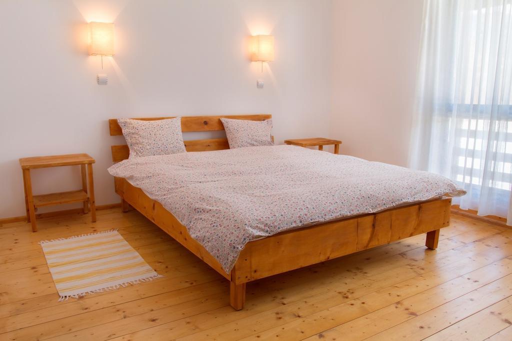 Casa Georgescu Hotel Risnov Bagian luar foto